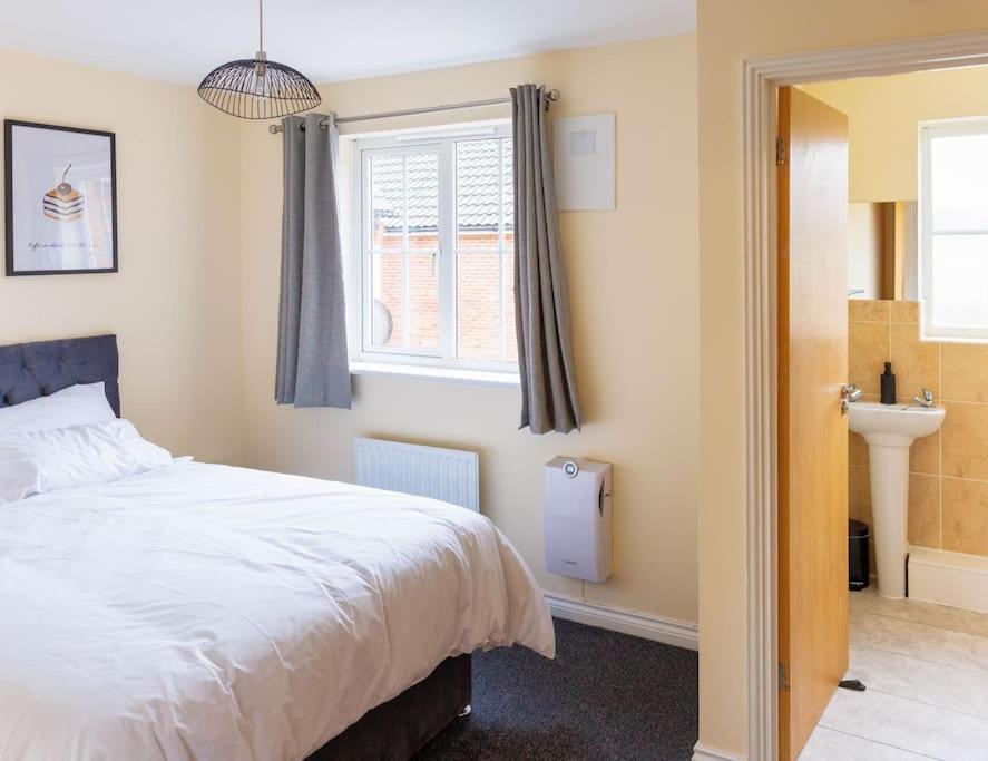 Stylish 3 Bedroom And Free Parking Thamesmead  المظهر الخارجي الصورة