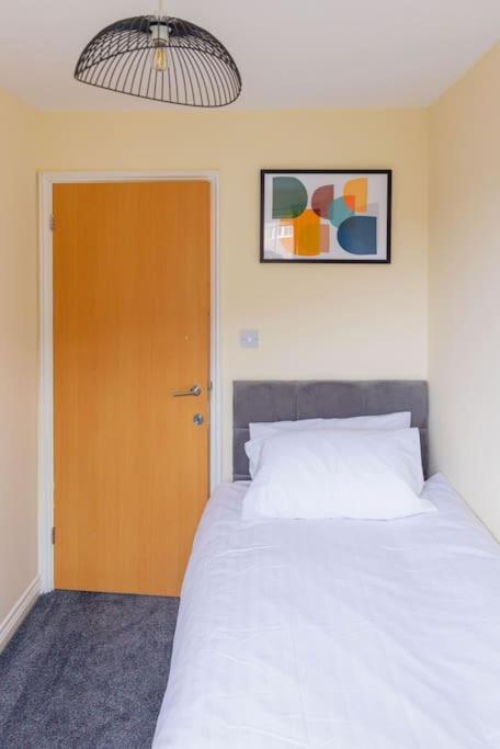 Stylish 3 Bedroom And Free Parking Thamesmead  المظهر الخارجي الصورة