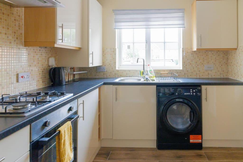 Stylish 3 Bedroom And Free Parking Thamesmead  المظهر الخارجي الصورة