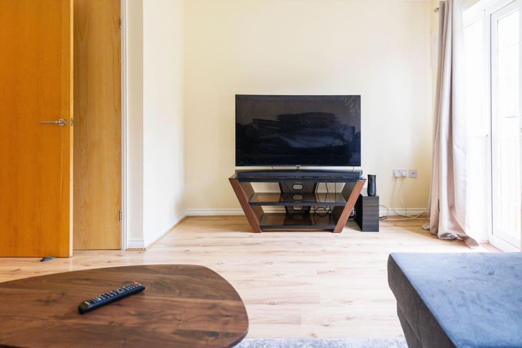 Stylish 3 Bedroom And Free Parking Thamesmead  المظهر الخارجي الصورة